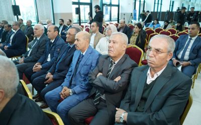 Handing over the first accreditation to a university venture capital investment firm